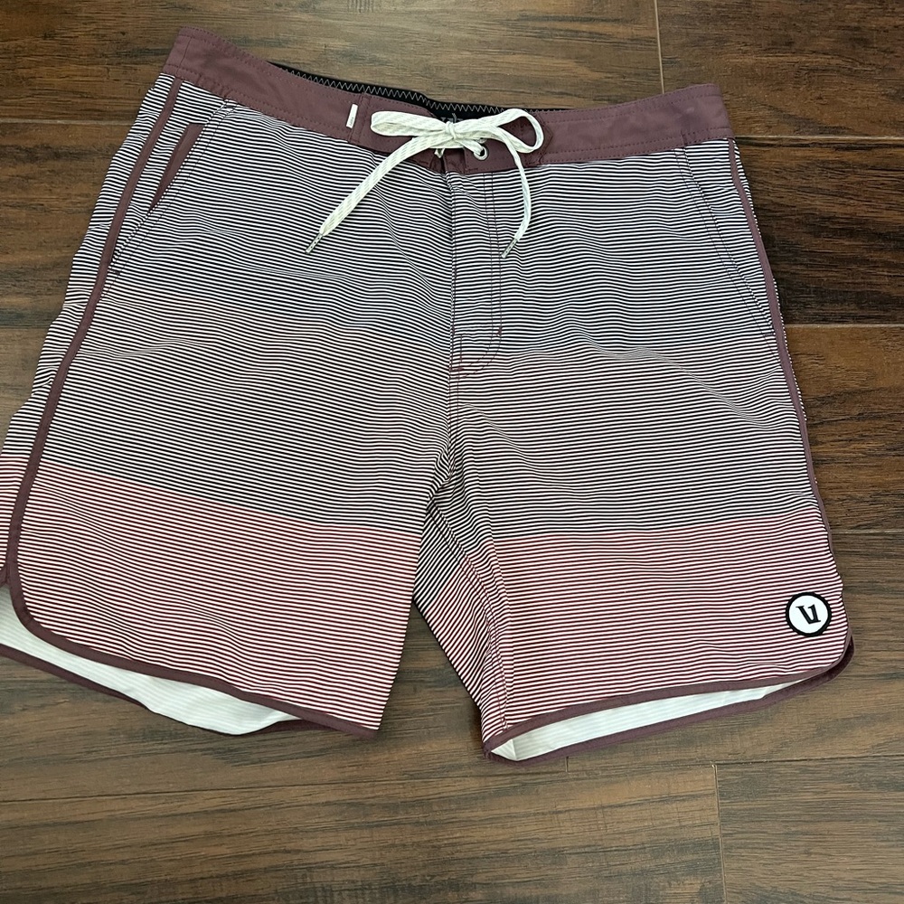 Vuori Men's Cruise Board Shorts - 32